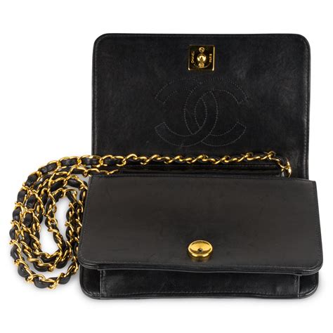 chanel wallet on chain italia|classic chanel wallet on chain.